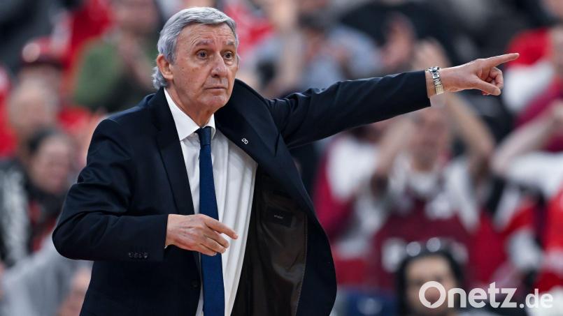 Svetislav Pesic gewann mit den Bayern nach drei Niederlagen in Serie wieder in der BBL. (Archivbild) Bild: Sven Hoppe/dpa
