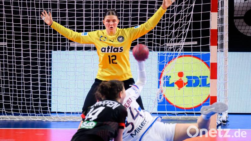 Marie Weiss hielt gegen Belgien fast 50 Prozent aller Bälle auf ihr Tor (Archivbild). Bild: Marco Wolf/dpa