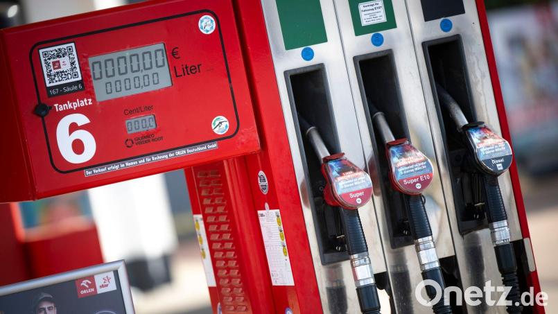 Nach Einschätzung des ADAC sind die Spritpreise nach wie vor zu hoch. Symbolbild: Philip Dulian/dpa