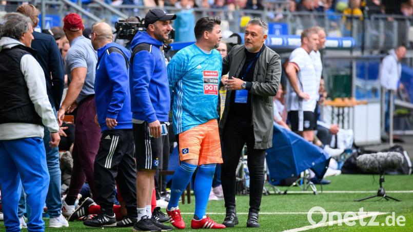 Übernimmt als Trainer das Frauenteam des Hamburger SV: Ex-Bundesliga-Star Rodolfo Cardoso (r). (Archivbild) Bild: Jonas Walzberg/dpa