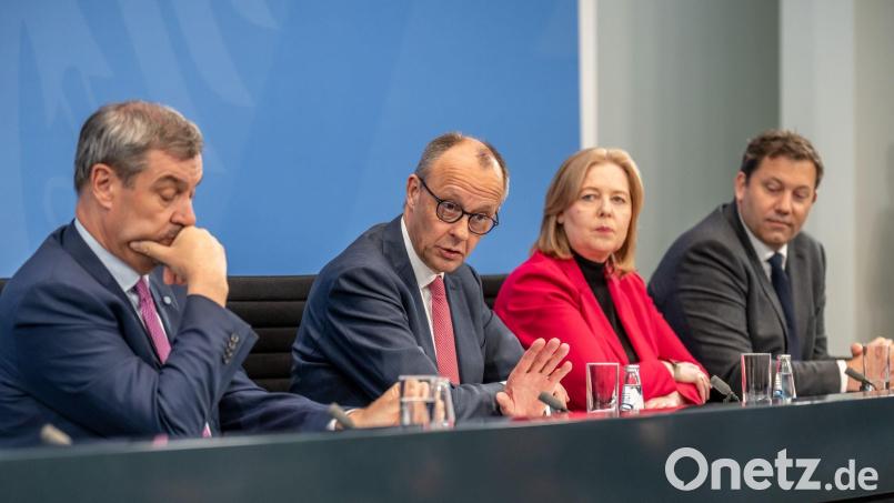 Die Spitzen der Koalition haben lange über eine gemeinsame Position zum Verbrenner-Aus gestritten - nun wurde eine Einigung gefunden. Bild: Michael Kappeler/dpa