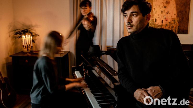 Das Ensemble „Sincerely, a friend“ feiert Leonard Cohen mit einer Hommage. Bild: Katharina Mega/Spiegelhof Fotografie