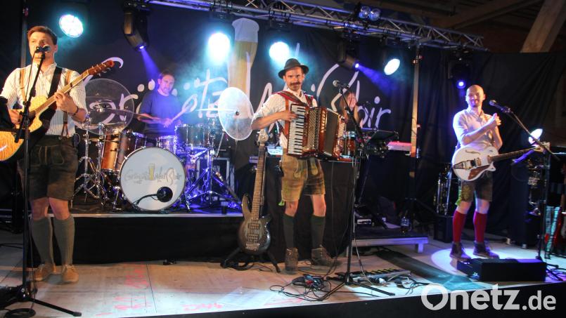 Die Band "Grögötz Weißbir" läutet die Kirwasaison 2026 ein. Archivbild: Konrad Rosner