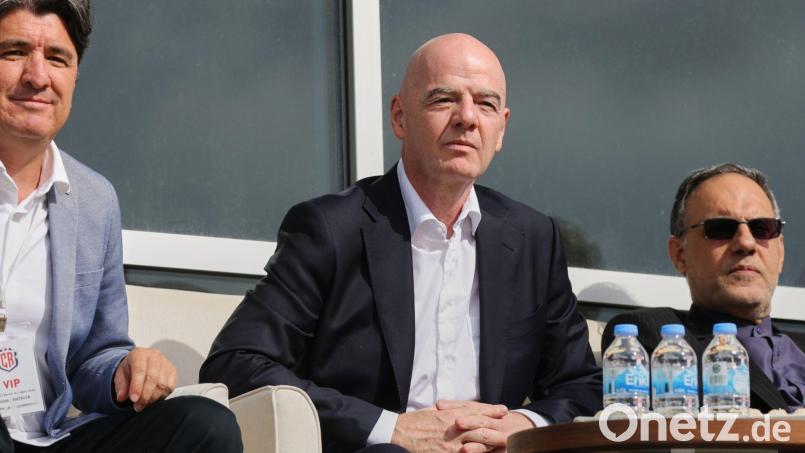 Nach dem Tod des ghanaischen Fußballers Dominic Frimpong drückt FIFA-Chef Infantino sein Beileid aus. (Archivbild) Bild: Riza Ozel/AP/dpa