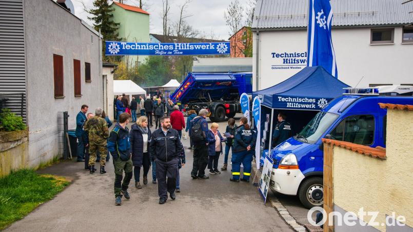 Am großen Festwochenende hat das THW Weiden so einiges zu bieten, darunter eine große Fahrzeugschau für die ganze Familie am Sonntag. Bild: THW Weiden
