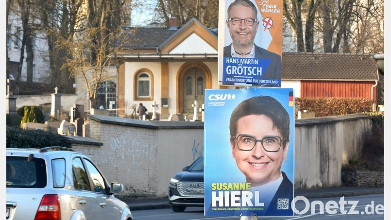In Sulzbach-Rosenberg darf jede Parteien an maximal 75 Standorten Plakate anbringen. Pro Standort sind zwei Plakate je Partei erlaubt. So können bei Wahlen schnell über 1000 Plakate in der Stadt zusammenkommen. Archivbild: Petra Hartl