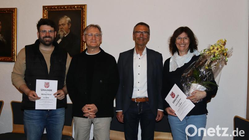 Sie haben die letzten sechs Jahre Gemeindepolitik mitbestimmt. Künftig widmen sie sich anderen Aufgaben: Michael Rösel, Martin Wolf, Bürgermeister Peter Achatzi und Irene Sperber. Bild: mfh