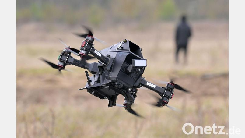 Ein neues Joint Venture in Brandenburg an der Havel unter anderem mit dem Druckmaschinenhersteller Heidelberg demonstriert die Technik einer Abfangdrohne. Bild: Michael Bahlo/dpa