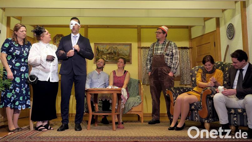 Das "Phantom der Oma" führte die Theatergruppe Letzau auf. Die Premiere war ausverkauft. Bild: Reinhard Kreuzer