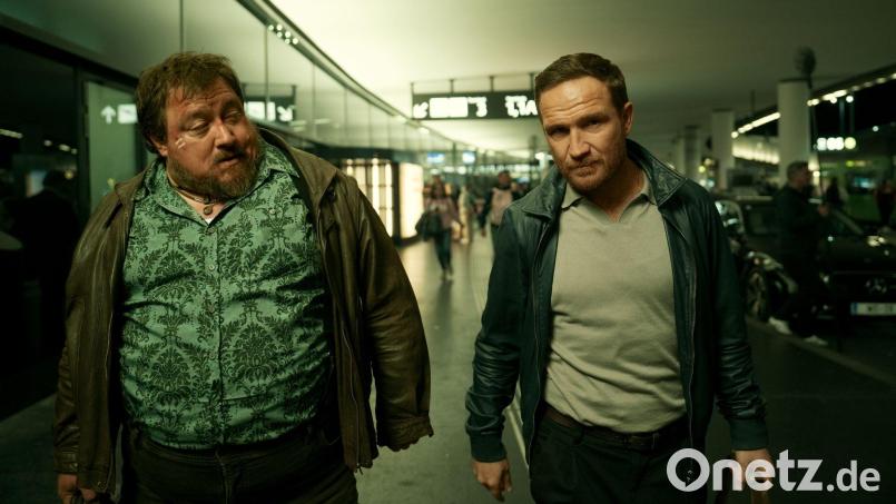 Christoph Krutzler (links) und Frederick Lau in einer Szene aus der fünften Folge der zweiten Staffel der Netflix-Serie „Crooks“. Bild: Sasha Ostrov/Netflix/dpa