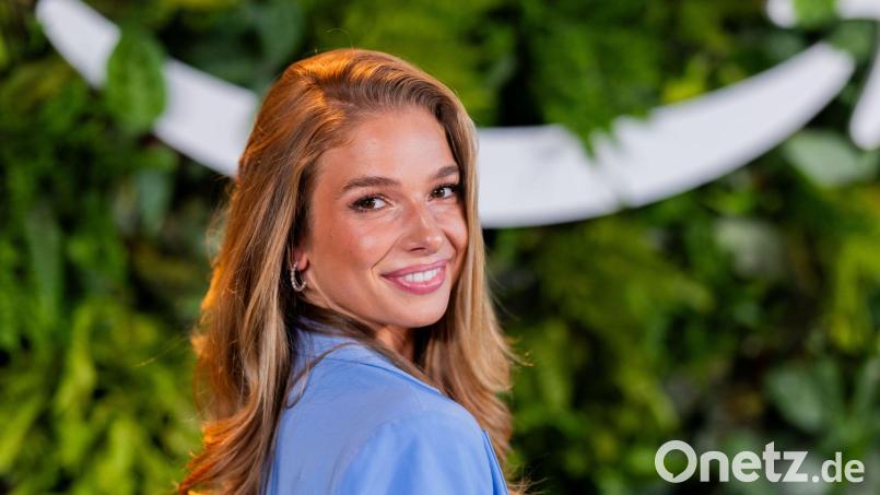 Moderatorin Lola Weippert berichtet in ihrem neuen Podcast mit Vanessa Mai über persönliche Grenzerfahrungen. (Archivbild) Bild: Rolf Vennenbernd/dpa