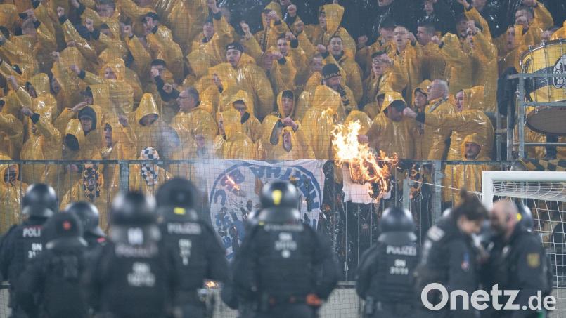 Der Verein will die Täter mit der Polizei ermitteln. (Archivbild) Bild: Sebastian Kahnert/dpa