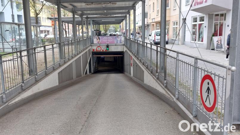 Die Allee-Tiefgarage empfiehlt sich als Fluchtpunkt. Im Ernstfall sollten sich Bürger unter anderem in Tiefgaragen begeben. Bild: Helmut Kunz