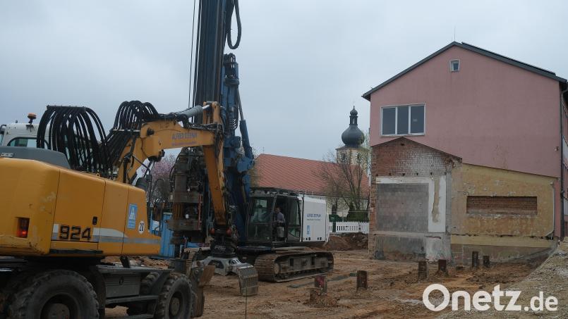 Die ehemalige Grundschule steht nicht mehr. Der Neubau hat schon begonnen. Mit Blick auf die Finanzen ist die Schule der zweitgrößte Ausgabeposten der Gemeinde Kümmersbruck. Bild: gsp
