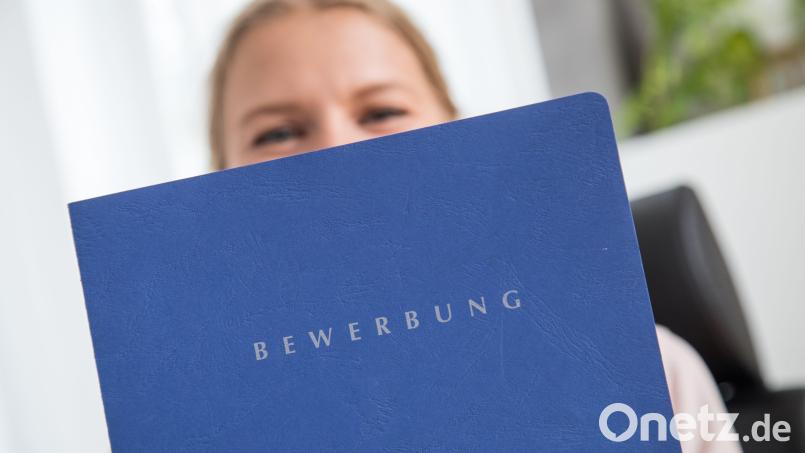 Eine 18-Jährige gab gegenüber der Polizei an, bei einem Vorstellungsgespräch sexuell belästigt worden zu sein. Symbolbild: Christin Klose/dpa