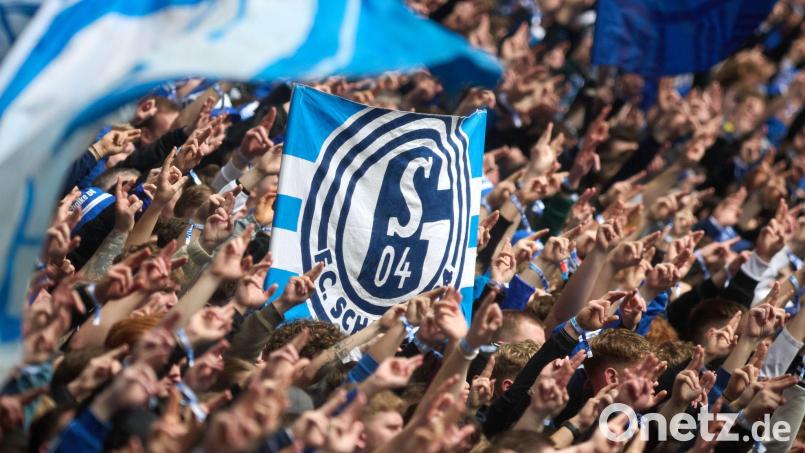 Die Schalker Fans dürfen über die Aufwärm-Musik mitentscheiden (Archivbild). Bild: Bernd Thissen/dpa