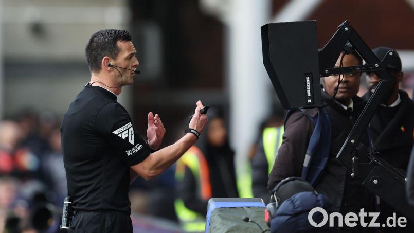 Der Videobeweis hat den Fußball verändert. In England gibt es nun eine Studie dazu. (Archivbild) Bild: Paul Terry/CSM via ZUMA Press Wire/dpa