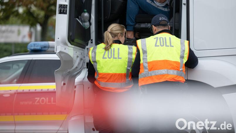 Eine ungewöhnliche Entdeckung machte ein Lkw-Fahrer während einer Zigarettenpause. Symbolbild: Hendrik Schmidt/dpa
