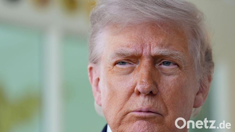 Die Ermahnungen von Papst Leo XIV. zu Frieden in der Welt haben den US-Präsidenten Donald Trump tief erzürnt. (Archivbild) Bild: Alex Brandon/AP/dpa