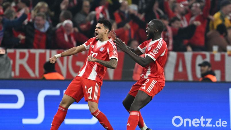 Luis Diaz (links) jubelt mit Dayot Upamecano über das erlösende 3:3. Danach traf noch Michael Olise gegen Real Madrid zum 4:3. Der FC Bayern steht im Halbfinale der Champions-League. Bild: Sven Hoppe/dpa
