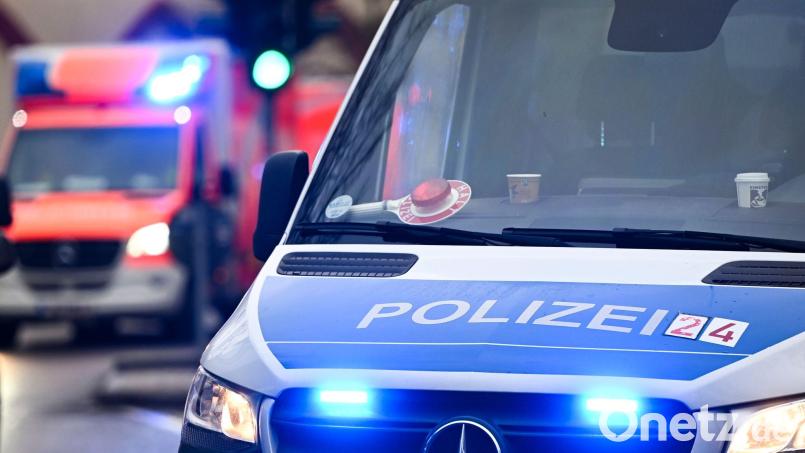 Einsatzkräfte kümmern sich um die Verletzten. (Symbolfoto) Bild: Jens Kalaene/dpa