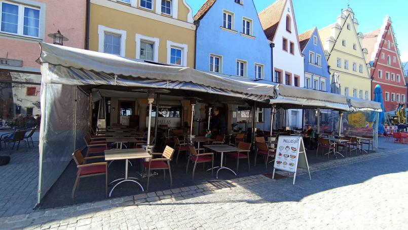 Die große Terrasse vor dem Pallas bleibt natürlich. Bild: Kathrin Halbhuber