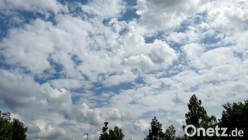 Sonne und Wolken wechseln sich am Wochenende ab. Symbolbild: Petra Hartl
