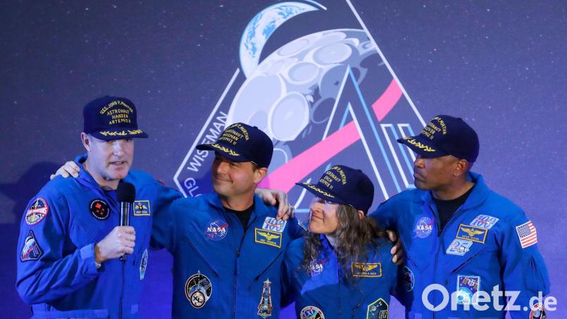 Die Crew hat ihre erste Pressekonferenz nach der Rückkehr gegeben. (Archivbild) Bild: Michael Wyke/AP/dpa