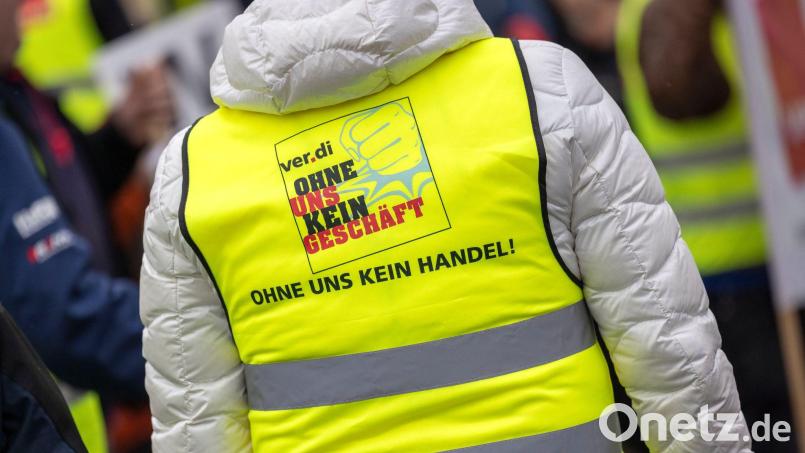 Im Handel beginnt in diesen Tagen die nächste Tarifrunde. (Archivbild) Bild: Thomas Banneyer/dpa