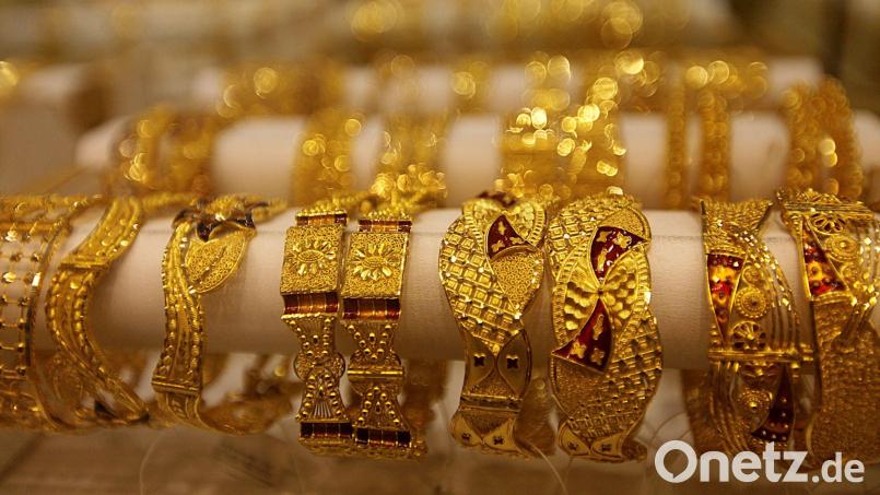 Acht Kilo Goldschmuck fand die Polizei. (Symbolbild) Bild: picture alliance / Piyal Adhikary/EPA/dpa