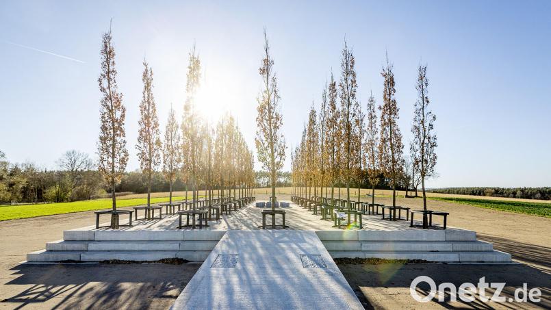 Jetzt muss nur noch der Rasen aufgehen. Alle anderen Arbeiten am Europa-Tempel in Etsdorf sind erledigt. Bild: Andrea Schlosser