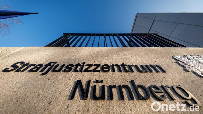 Eine 43-Jährige muss ins Gefängnis, weil sie mit ihrem Auto in eine Tankstelle fuhr und Menschen verletzte (Symbolbild). Bild: Daniel Karmann/dpa