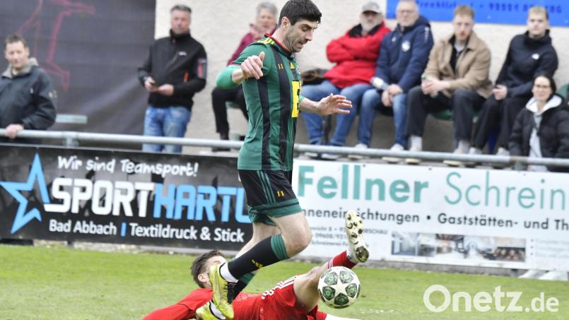 Absoluter Wille gefragt: Anton Shynder (vorne) und die DJK Ammerthal müssen sich auch gegen den SV Gutenstetten-Steinachgrund wieder beweisen. Archivbild: Hubert Ziegler