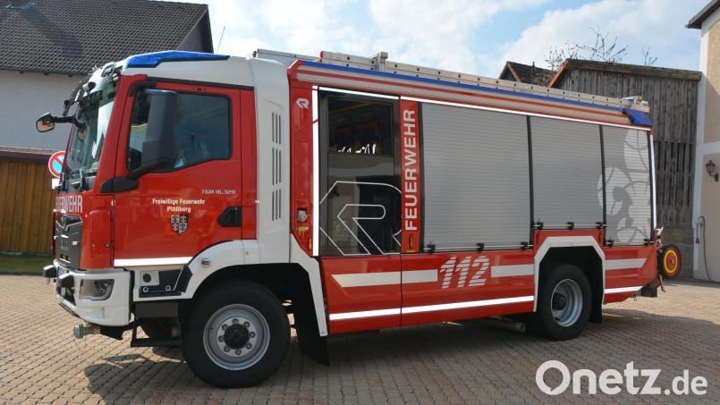 Stattliche 645.000 Euro kostetet das neue Einsatzfahrzeug der Plößberger Feuerwehr. Bild: jr
