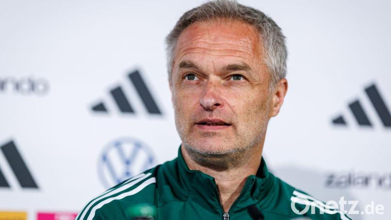 Im Rückspiel in Österreich gefordert: Bundestrainer Christian Wück und die DFB-Frauen. Bild: Daniel Karmann/dpa