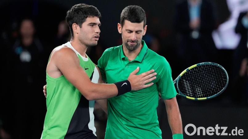 Sagten beide für das Tennis-Masters in Madrid ab: Carlos Alcaraz (links) und Novak Djokovic. Bild: Asanka Brendon Ratnayake/AP/dpa