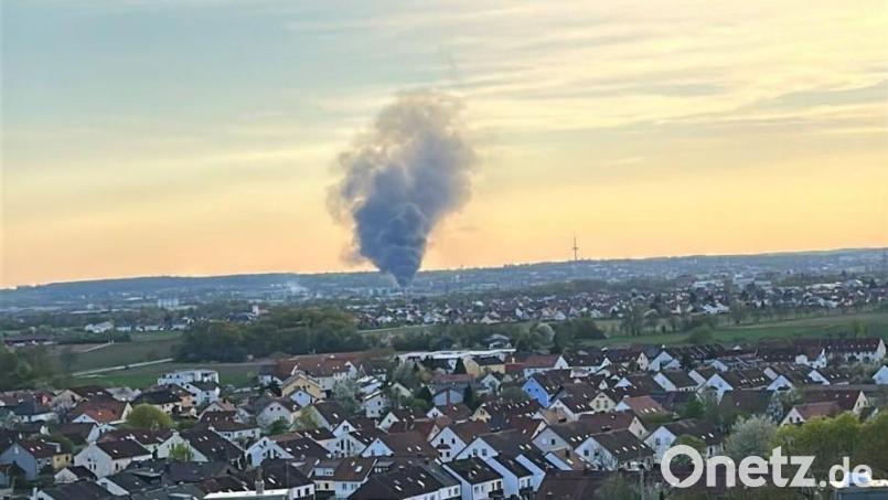 In Regensburg ist ein Großbrand auf einem Recyclinghof ausgebrochen. Bild: : Jannis Frick