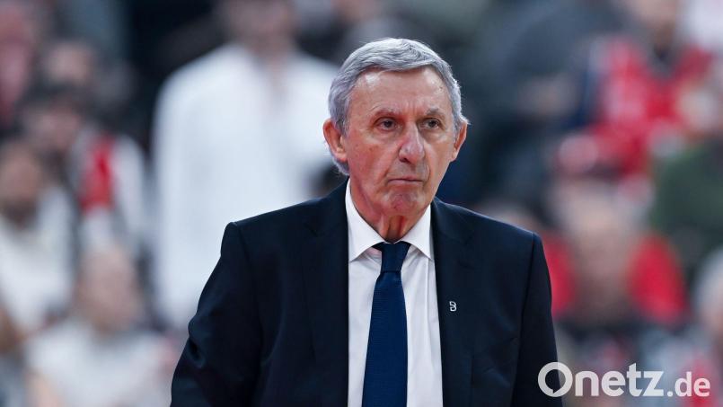 Svetislav Pesic kassierte mit Bayern bei seinem ehemaligen Team Barcelona eine deutliche Pleite. (Archivbild) Bild: Sven Hoppe/dpa