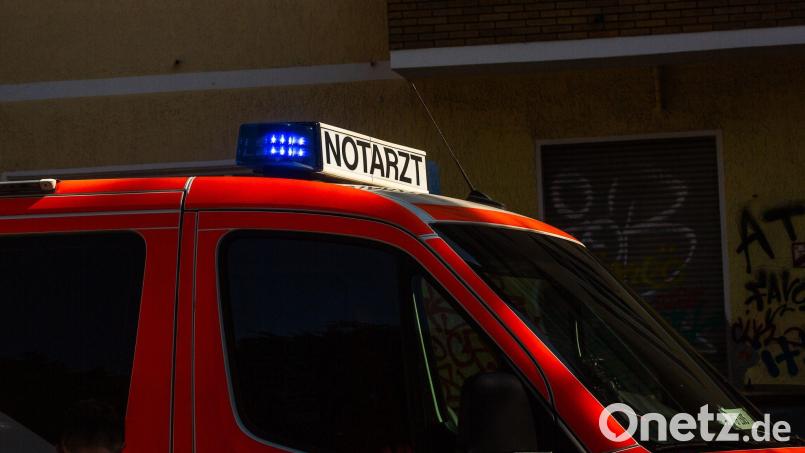 Nach einem Sturz auf der Straße ist eine Seniorin gestorben. (Symbolbild) Bild: Fernando Gutierrez-Juarez/dpa