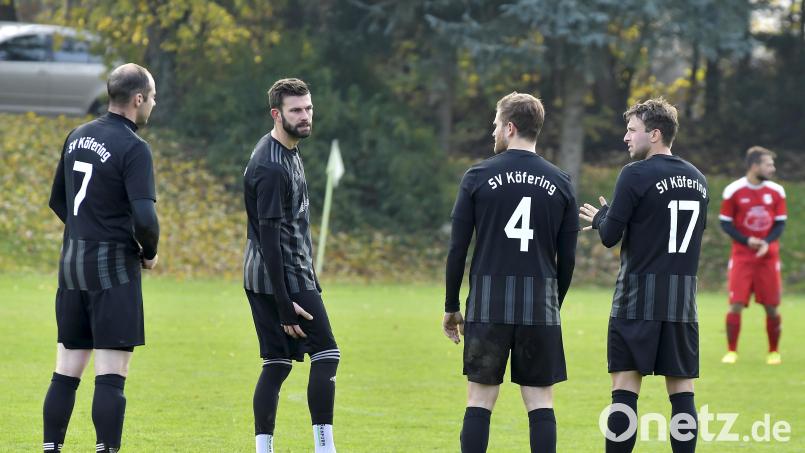Fragende Blicke bei (von links) Daniel Boes, Markus Wiesgickl, Patrick Arbogast und Alexander Grau vom SV Hubertus Köfering. Steht am Sonntag der Abstieg aus der Fußball-Kreisliga Süd quasi schon fest? Auf jeden fall zählt nur ein Sieg im Gemeindederby beim ASV Haselmühl. Archivbild: Hubert Ziegler
