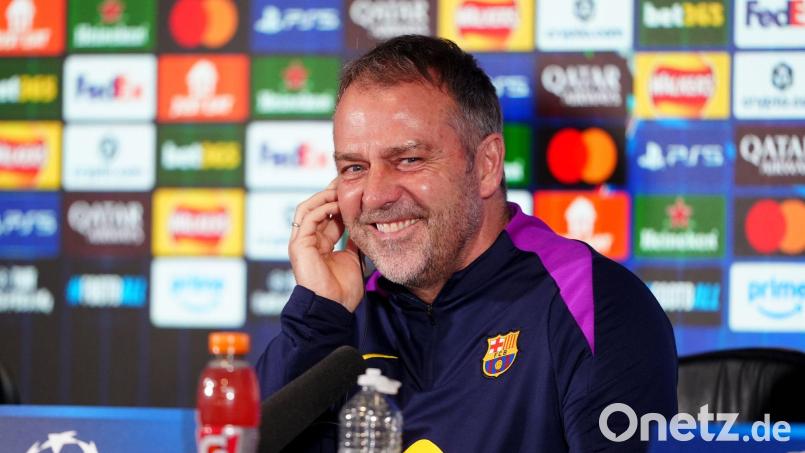 Laut einem Medienbericht will der FC Barcelona den Vertrag mit Hansi Flick erneut verlängern. (Archivfoto) Bild: Owen Humphreys/PA Wire/dpa