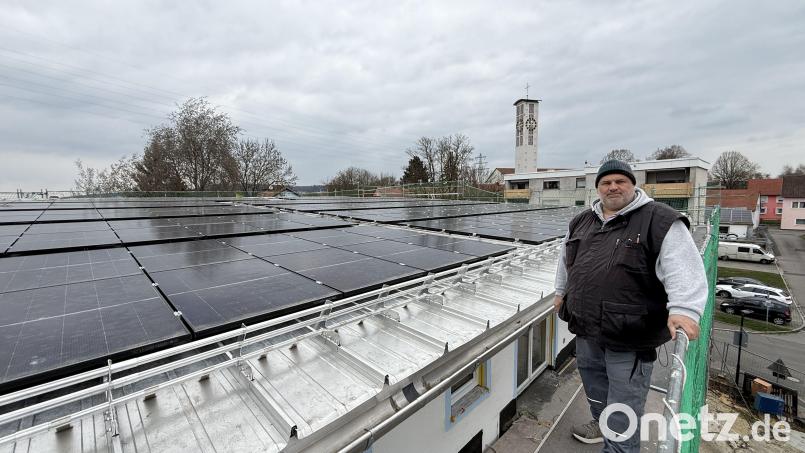 Diese PV-Anlage auf dem energieautarken Haus, das Wolfgang Hummel gerade am Amberger Bergsteig baut, ist geradezu vorbildlich für nachhaltiges Bauen. Die Verlängerung des Konzepts der Stadt Amberg hingegen sorgte für Diskussionen im Bauausschuss. Bild: upl