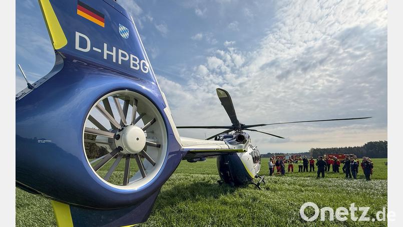 Kurz vor dem Start: Polizeihubschrauber "Edelweiß 7" in Bereitschaft. Bild: Petra Hartl