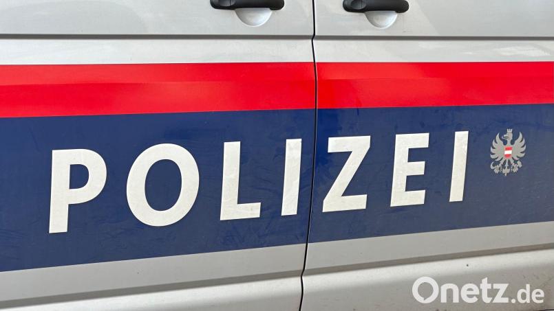 Brandursache soll eine Kerze gewesen sein. (Symbolbild) Bild: Matthias Röder/dpa