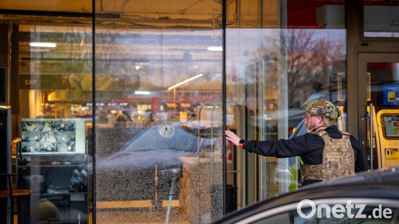 Die Polizei in Kiew hat den Täter, der mindestens sechs Menschen getötet haben soll, erschossen. Bild: Dan Bashakov/AP/dpa