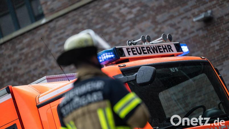 Der 74-Jährige konnte nur noch tot aus dem brennenden Haus geborgen werden. (Symbolbild) Bild: Marijan Murat/dpa