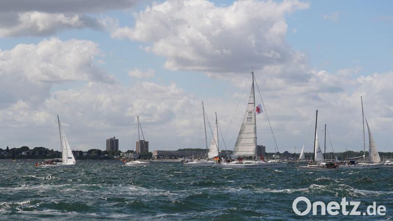 Vor dem Olympiazentrum Schilksee auf der Kieler Förde sollen nach dem Willen der Kieler wieder olympische Segel-Wettbewerbe stattfinden. (Archivbild) Bild: Marcus Brandt/dpa