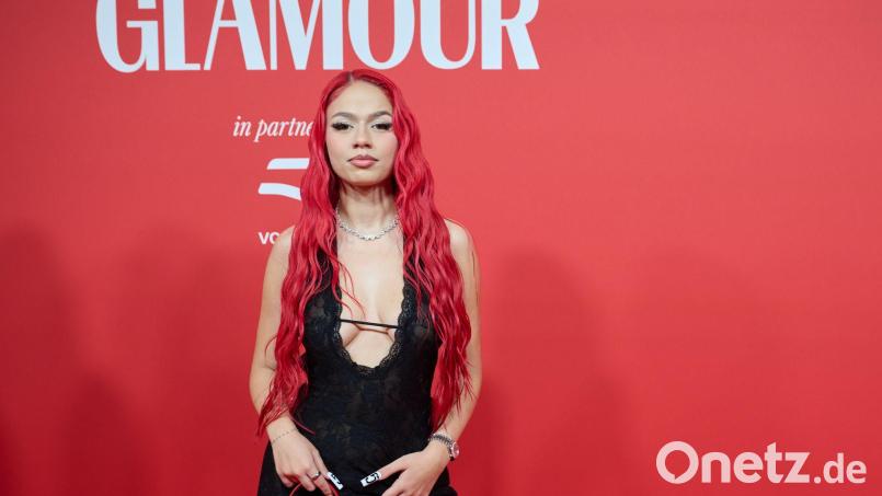 Die Rapperin Badmómzjay wurde Ende vergangenen Jahres vom Magazin "Glamour" als "Gamechanger" geehrt. Archivbild: Annette Riedl/dpa