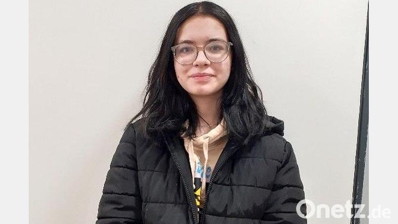 Die Polizei Regensburg sucht nach der 12-jährigen Emily Alessia B.. Sie wird seit Samstag, 18. April vermisst. Bild: Polizeipräsidium Oberpfalz