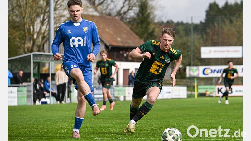 Fabio Pirner (rechts) und seine Teamkollegen von der DJK Ammerthal brachten gegen Steinachgrund nicht viel zustande. Bild: Loeffler, Jonas